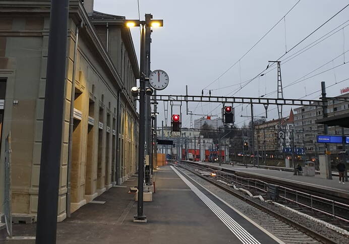 Gare de Fribourg : test candélabre perron 1